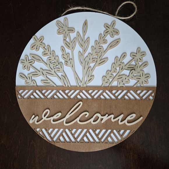 Wooden Welcome Sign with Floral Design - Picture 1 of 4